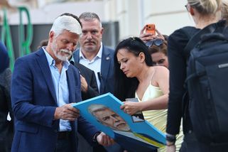 Petr Pavel si podmanil Karlovy Vary: Na ulici obdržel vzácný dar